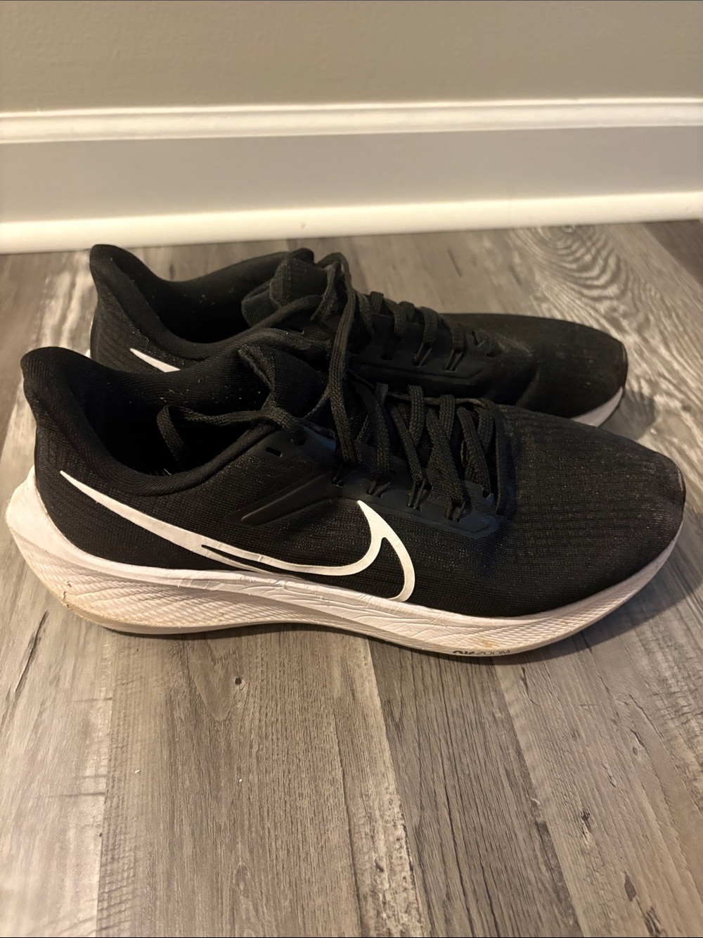 Nike Black and White Running Sneakers